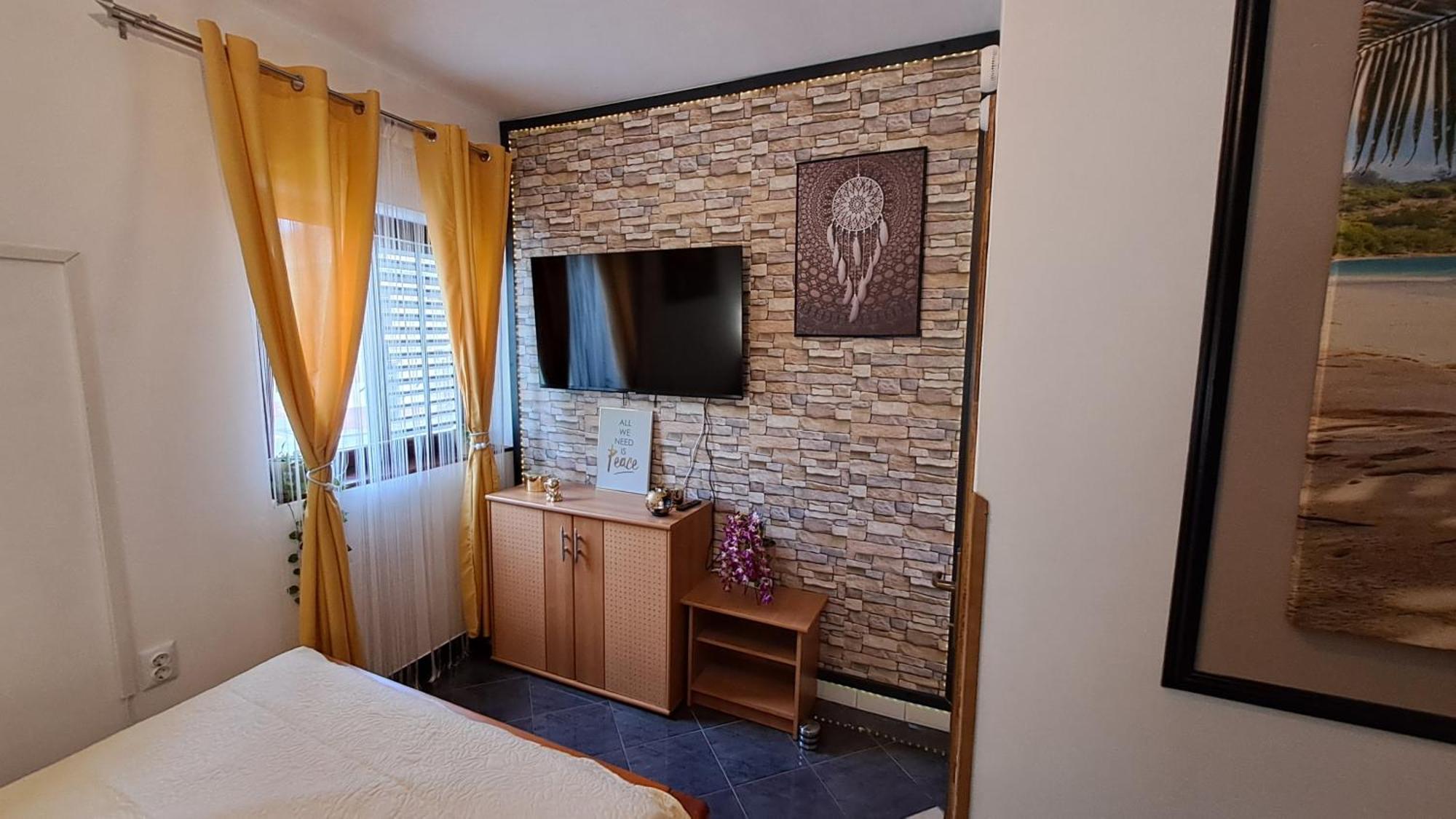 Red Gold Apartment プーラ エクステリア 写真