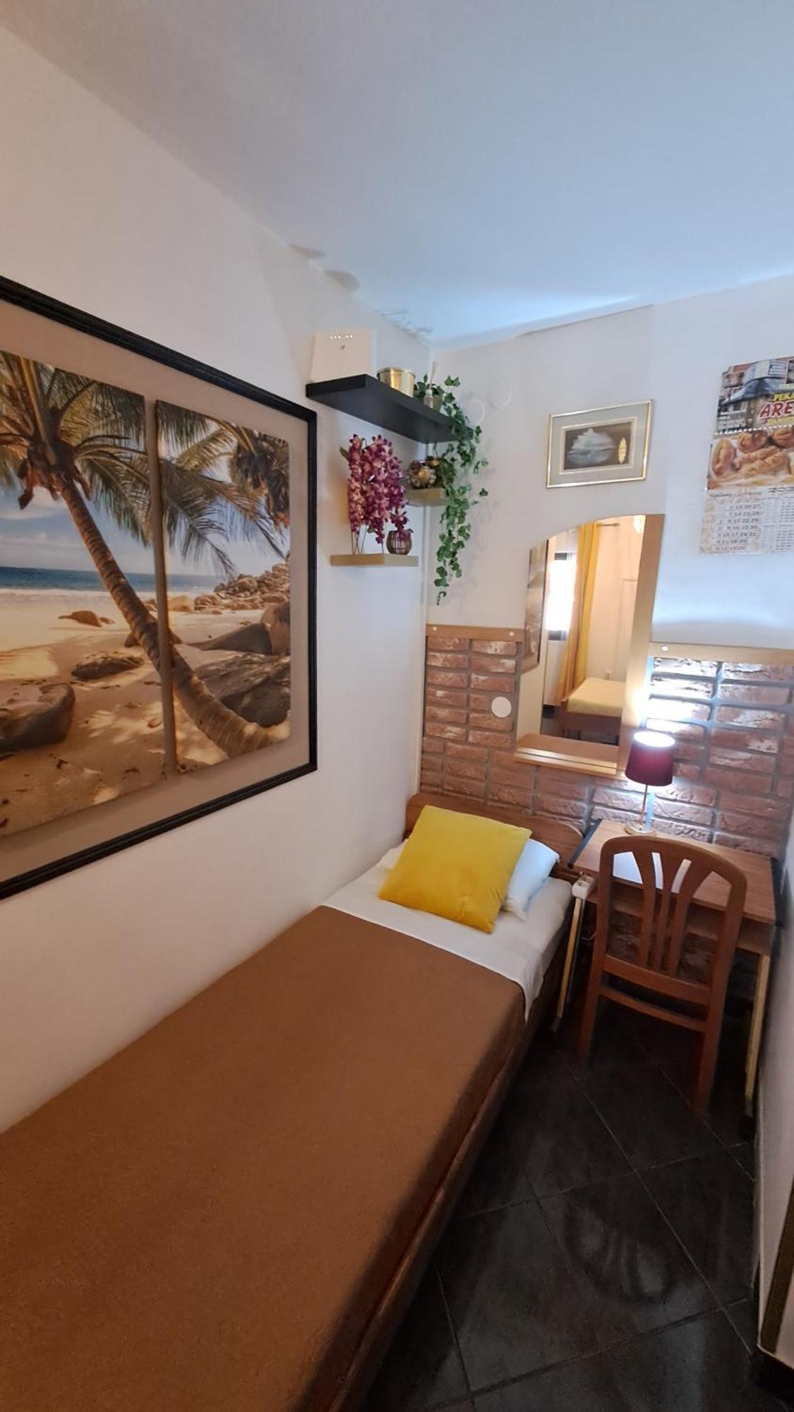 Red Gold Apartment プーラ エクステリア 写真